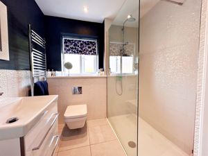 Shower room- click for photo gallery
